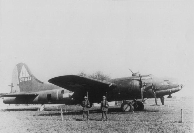 Beim Überflug von Magadino nach Dübendorf wäre diese B-17 durch eine Fehlmanipulation des Copiloten beinahe abgestürzt. (224_1)