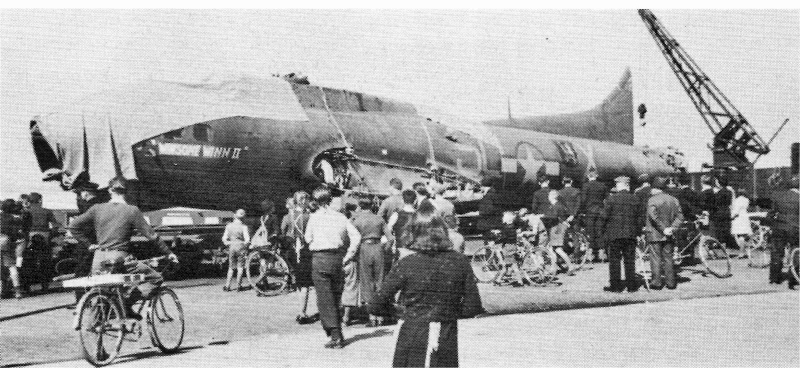 Der Rumpf der B-17 auf dem Transport von Altenrhein nach Dübendorf. (243_2)