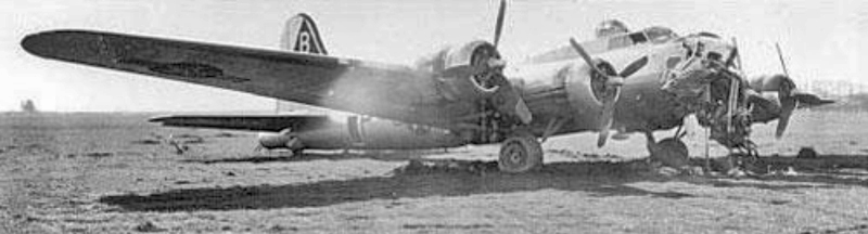 Die B-17 mit der arg beschädigten Bugsektion in Altenrhein. (258_2)