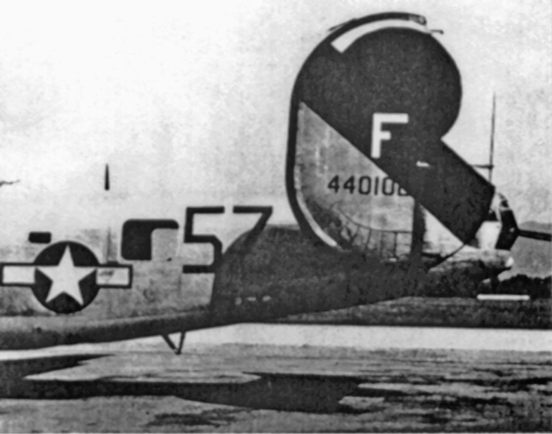 1st Lt Daly landete seine B-24 sicher in Genf. Beide Seitenschützen verliessen die Maschine vor der Landung mit dem Fallschirm. (150_1)