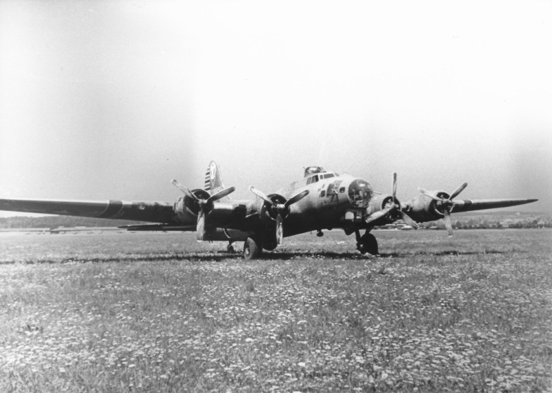 Zwei Motoren waren ganz ausgefallen und einer brachte keine Leistung mehr, als die B-17 in Dübendorf landete. (282_2)