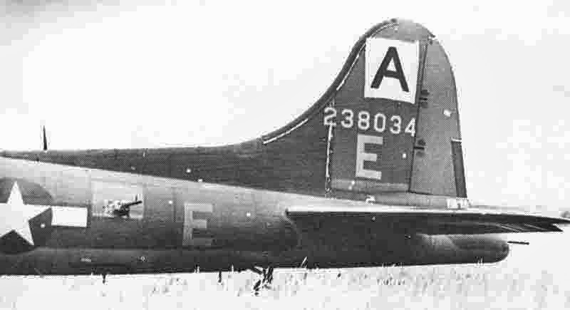 Victor L. Lewis brachte die B-17 mit nur noch zwei Motoren nach Dübendorf. (291_1)