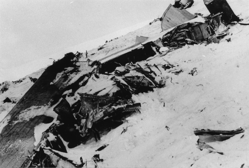 Der führerlose Bomber stürzte auf einem Schneefeld bei Malix ab. (185_2)