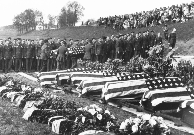 Beerdigungszeremonie auf dem Amerikanischen Friedhof Münsingen. (189_5)