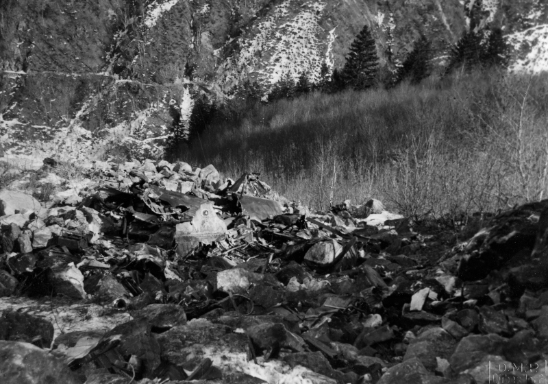 Die B-25 stürzte südwestlich des Lago d'Orbello im steilen Gelände ab. (399_1)