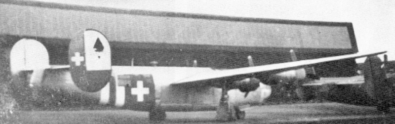 Das gleiche Flugzeug nach dem Überführungsflug in Dübendorf. Kurz vor der Landung hatte eine in Effretikon stationierte Flab-Einheit den Bomber aufs Korn genommen, wobei Einschläge knapp hinter dem Pilotensitz registriert wurden. (190_1)