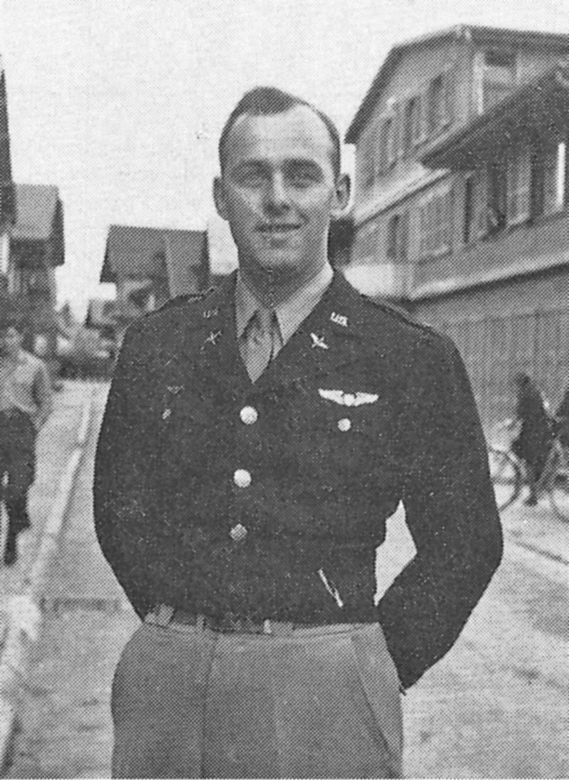 Flight Officer Robert A. Long, der Copilot der Liberator, im Frühjahr 1945 in Adelboden. Er war später der Präsident der Swiss Internee Association Inc. (195_2)