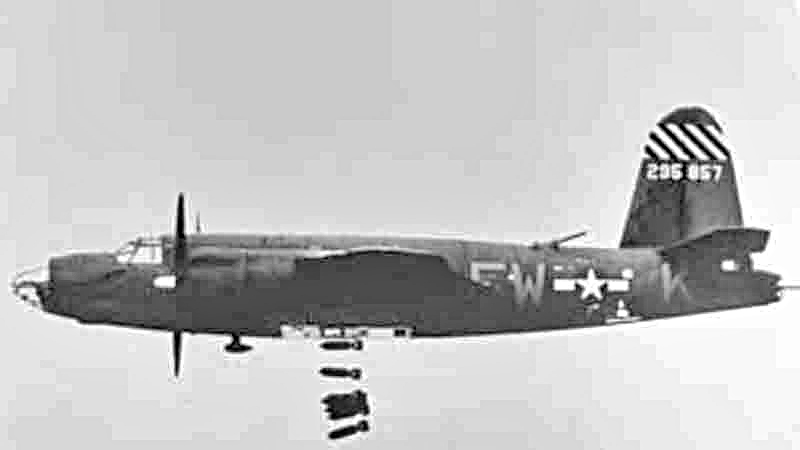 Diese Marauder gehörte zur gleichen Bombergruppe. Sie hat das gleiche gelb-schwarze Muster am Seitenleitwerk wie die in der Schweiz abgestürzte Maschine. (410_2)