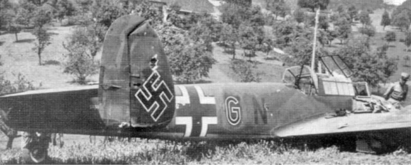 Der Einschuss oberhalb des Hakenkreuzes ist gut sichtbar. Am 12. September 1940 wurde die Bf-110 an Deutschland zurückgegeben. (21_2)