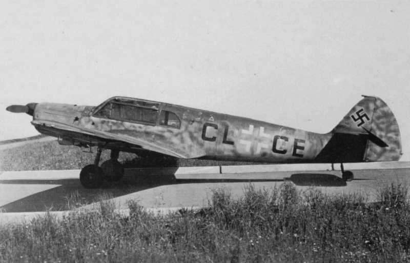 Die D-Version der Bf 108 auf dem Flugplatz Emmen. (422_2)
