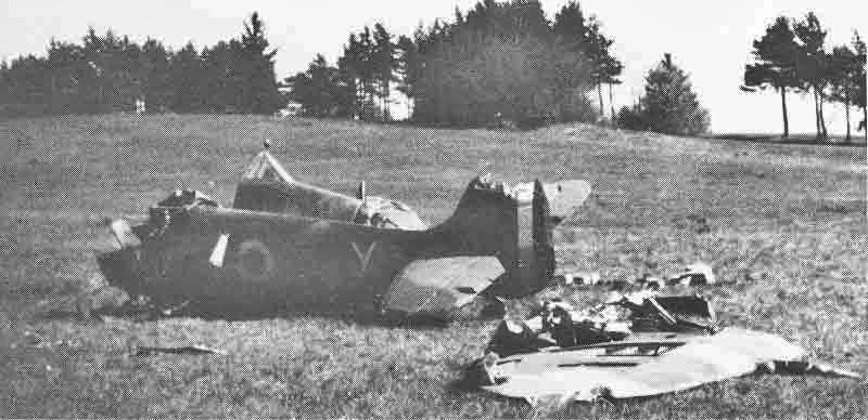 Die französische Spitfire nach der Bruchlandung. (415_1)